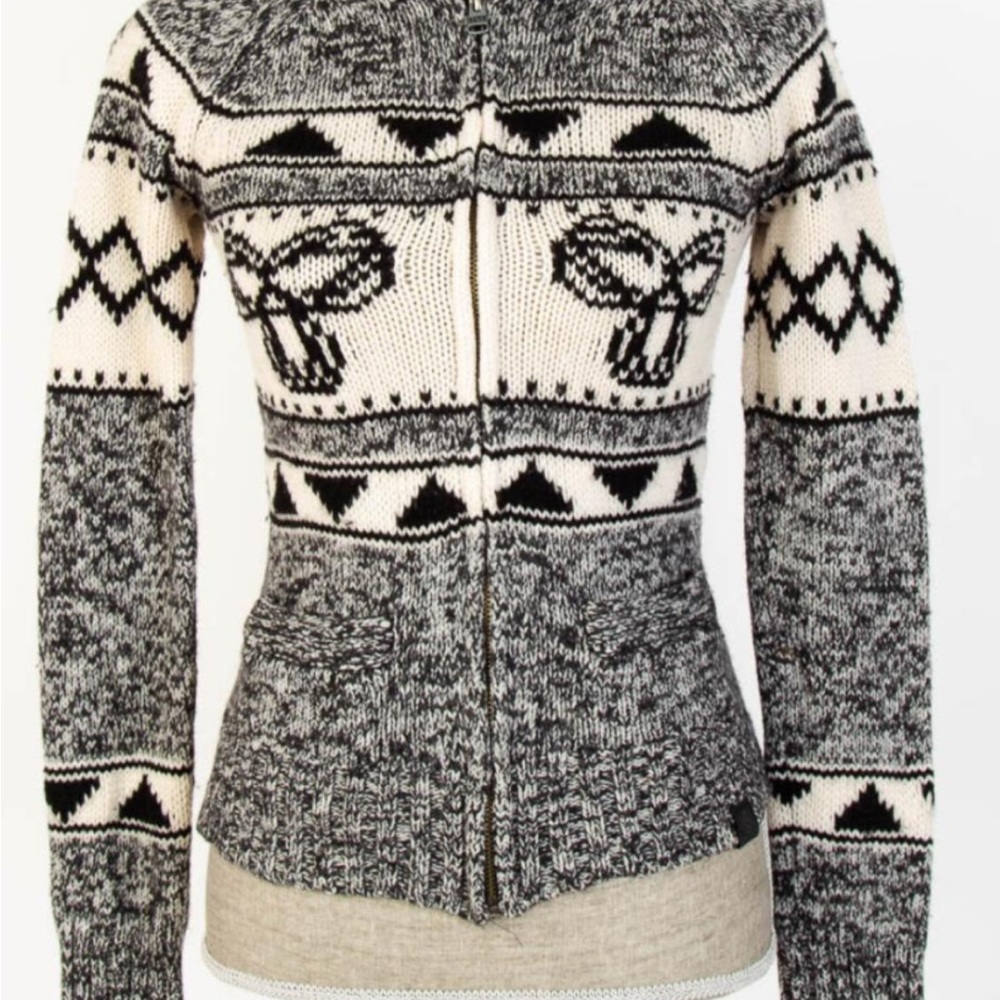 Women's Black and White Patterned Sweater
